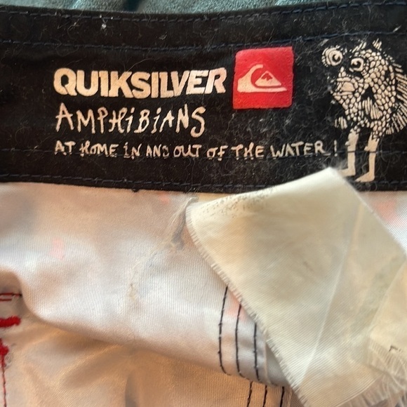 Quicksilver 🔥sale🔥🌟blue and red surf 🏄‍♂️ shorts - Picture 9 of 10